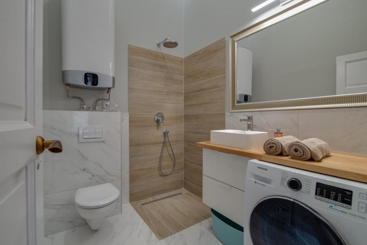 Helios Downtown Martha Apartment Budapest Exterior photo